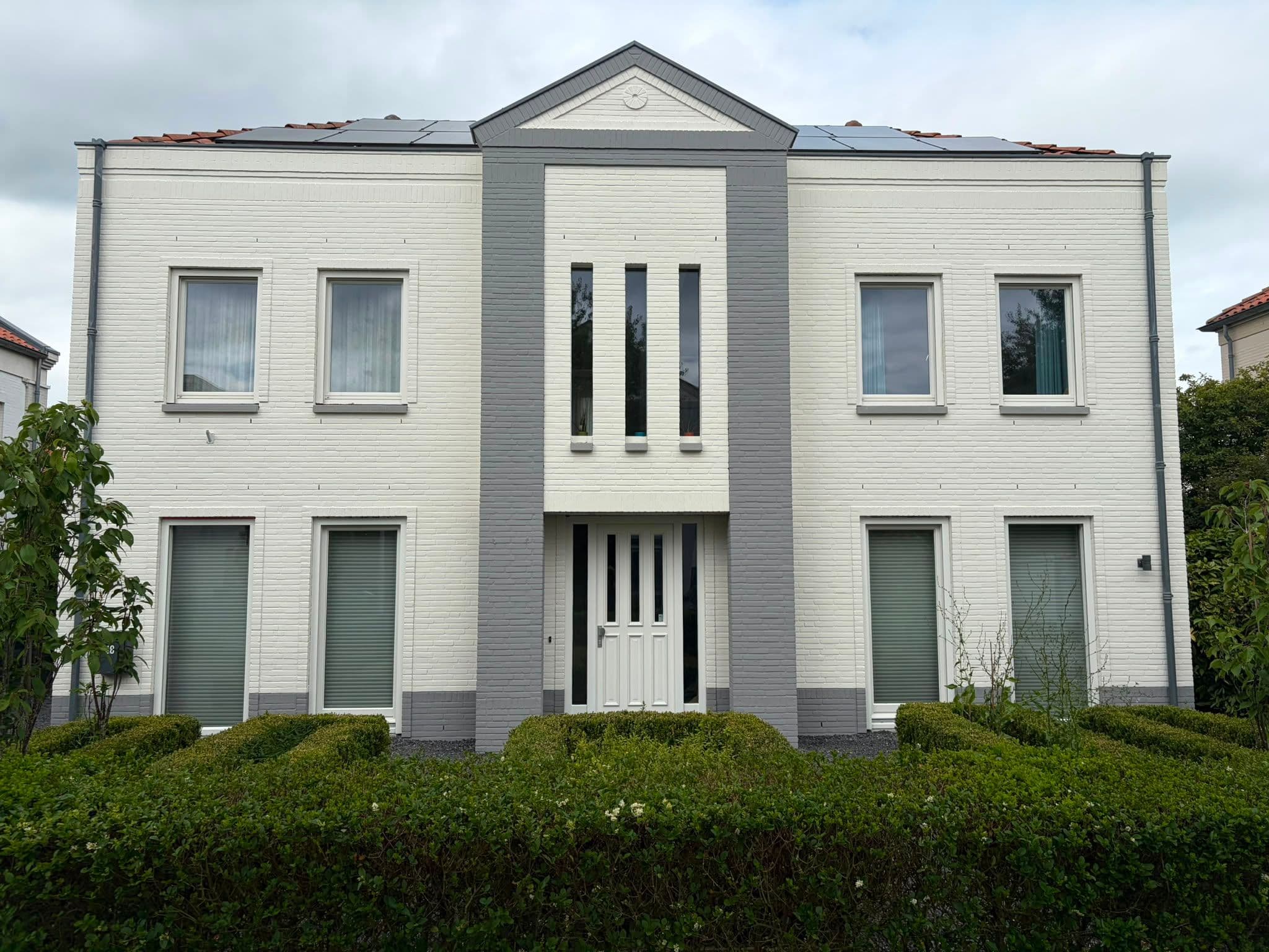 Schilderwerk door P. Verberg, kwast op houtwerk
